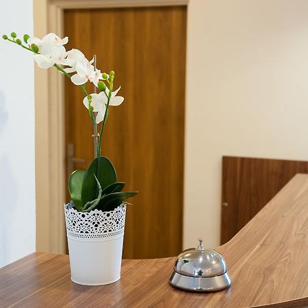 Patra Bed & Breakfast Warsawa Bagian luar foto