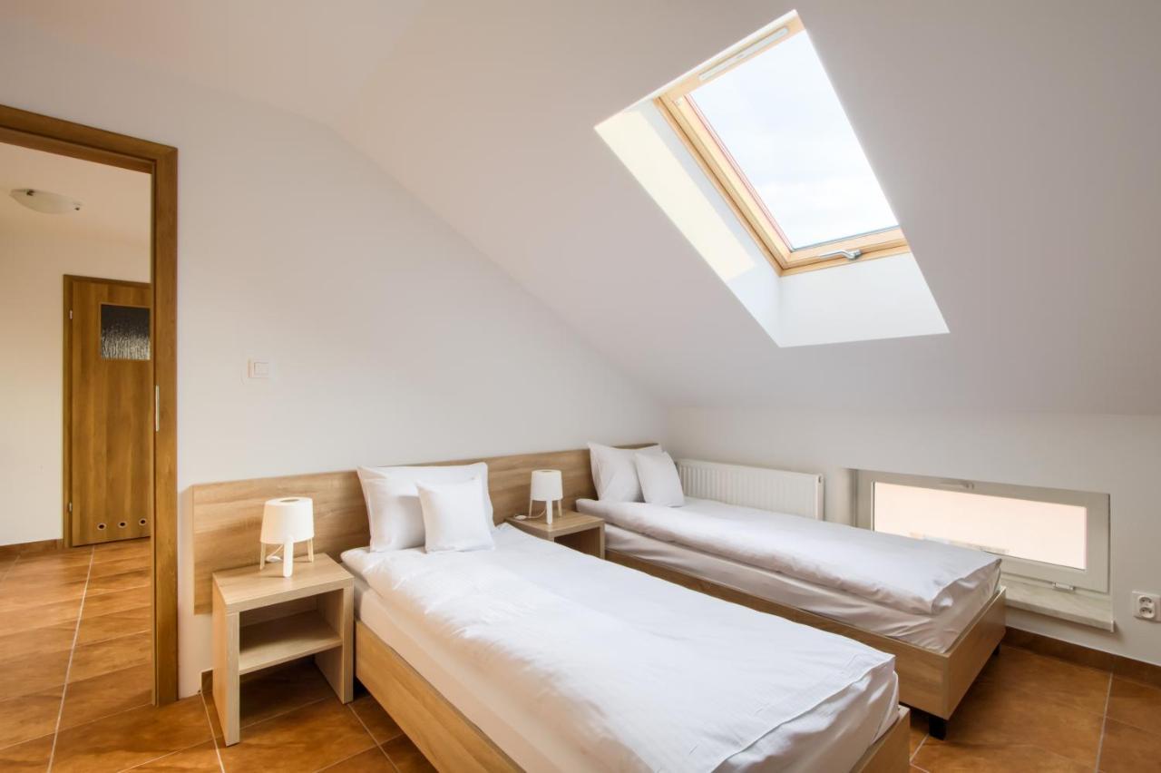 Patra Bed & Breakfast Warsawa Bagian luar foto
