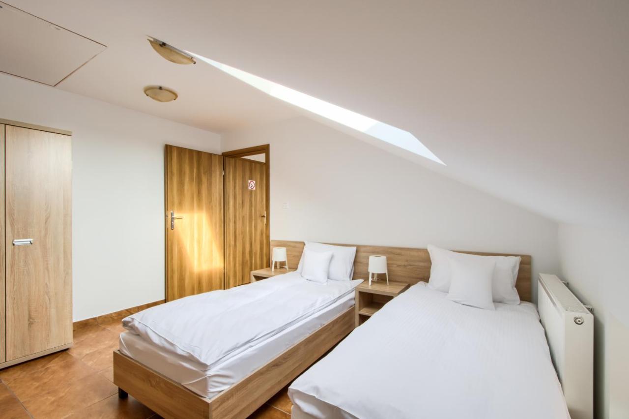Patra Bed & Breakfast Warsawa Bagian luar foto