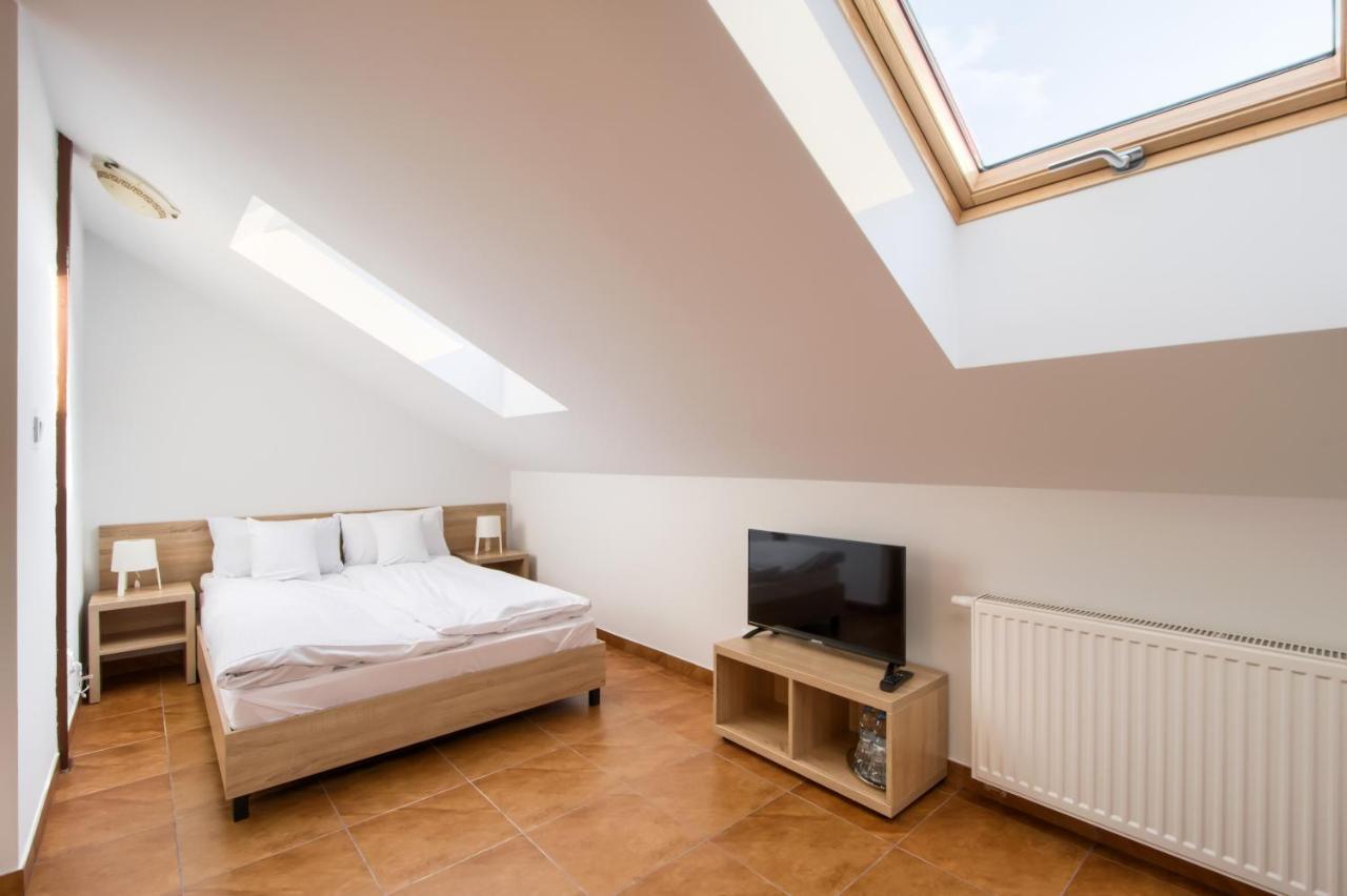 Patra Bed & Breakfast Warsawa Bagian luar foto